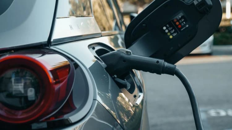 EV(電気自動車)ってどこで充電できるの? 充電場所と電気料金プラン選び