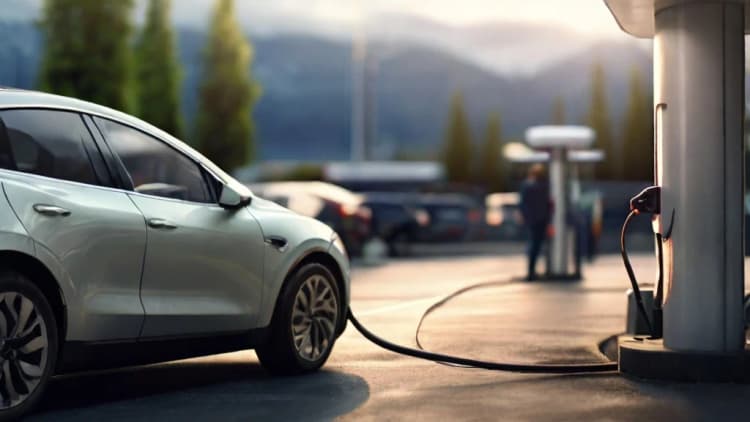 EV(電気自動車)の充電時間の目安は? 充電方法と計算方法を解説